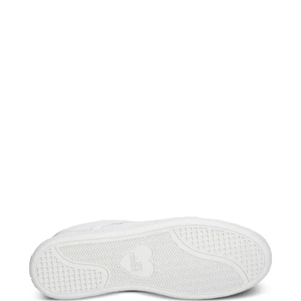 Кроссовки на шнуровке Кроссовки на шнуровке