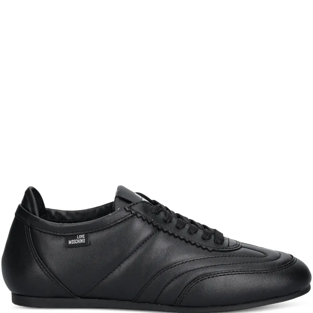 Кроссовки на шнуровке