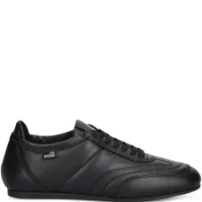 Кроссовки на шнуровке