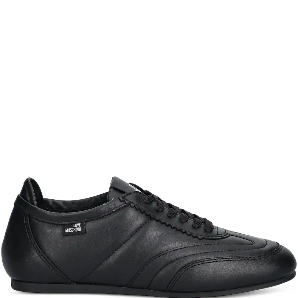 Кроссовки на шнуровке Кроссовки на шнуровке