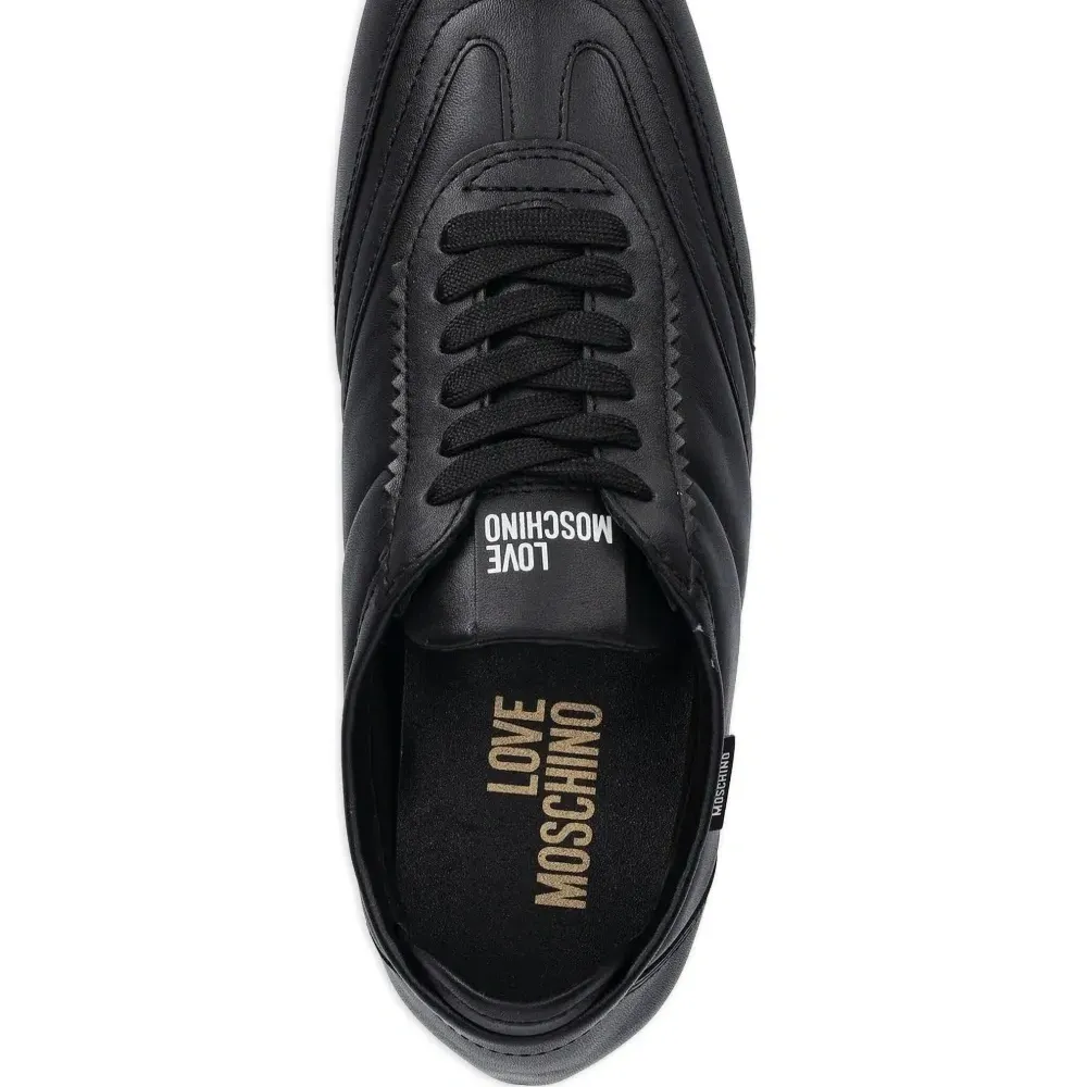 Кроссовки на шнуровке Кроссовки на шнуровке