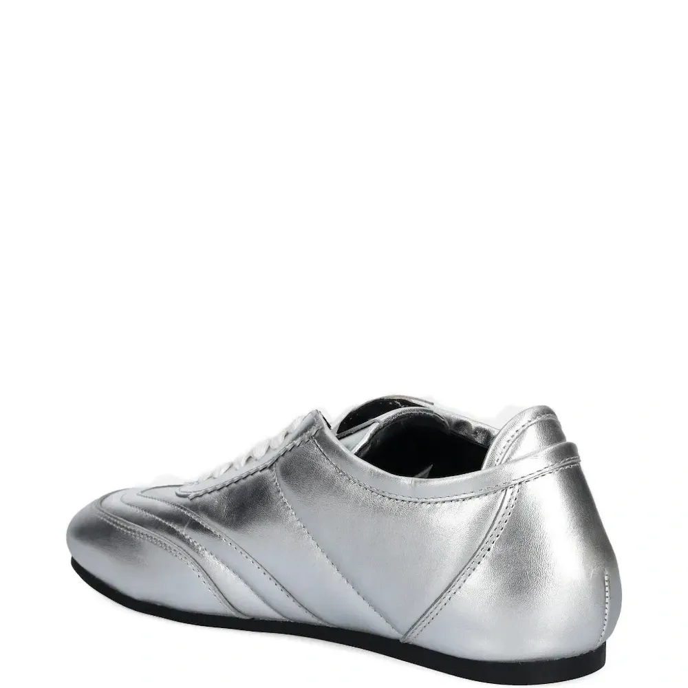 Кроссовки на шнуровке