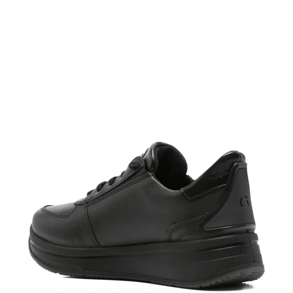 Кроссовки на шнуровке