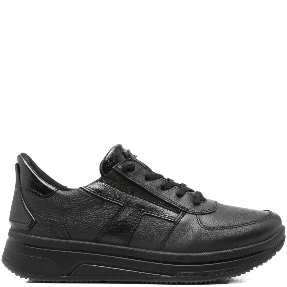 Кроссовки на шнуровке