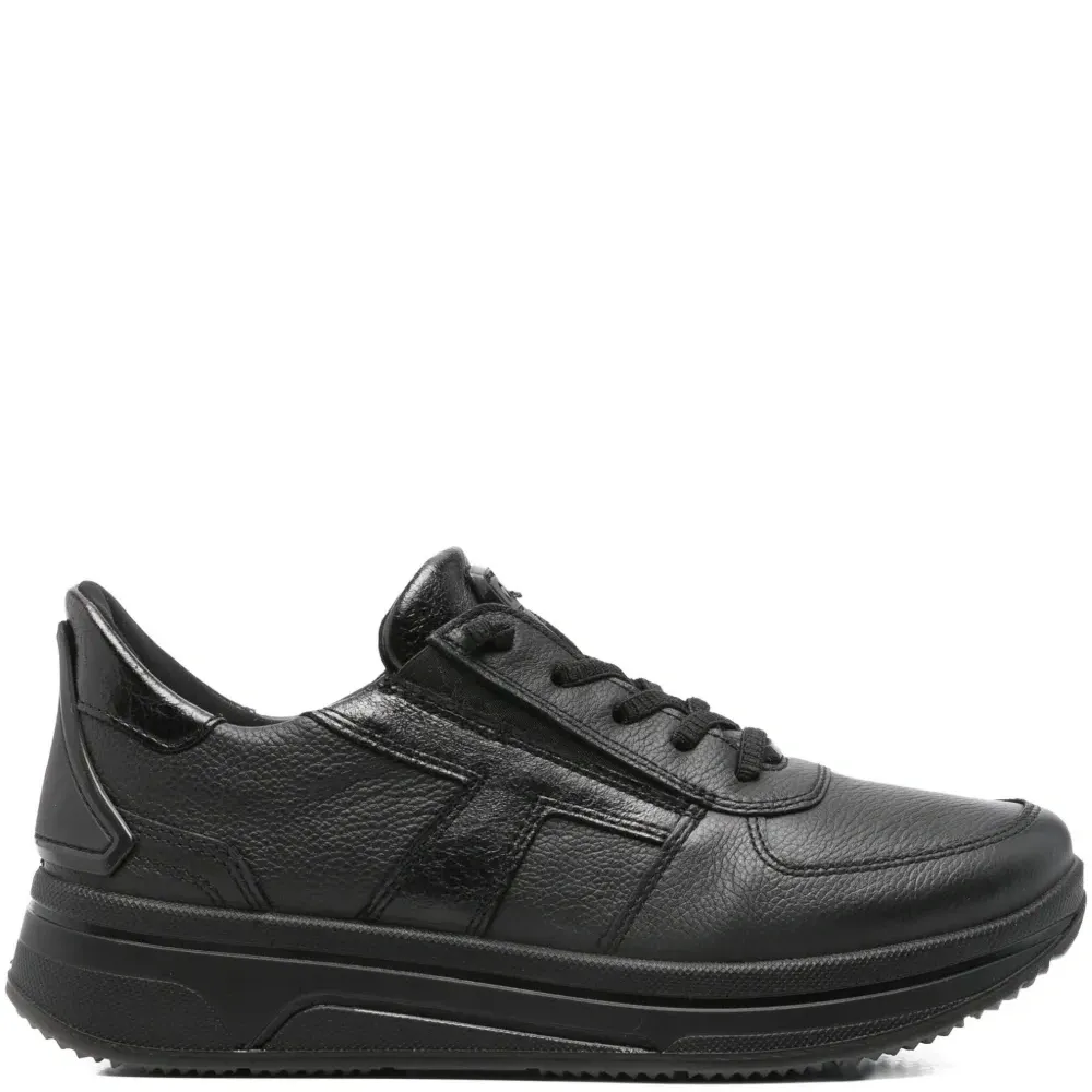 Кроссовки на шнуровке