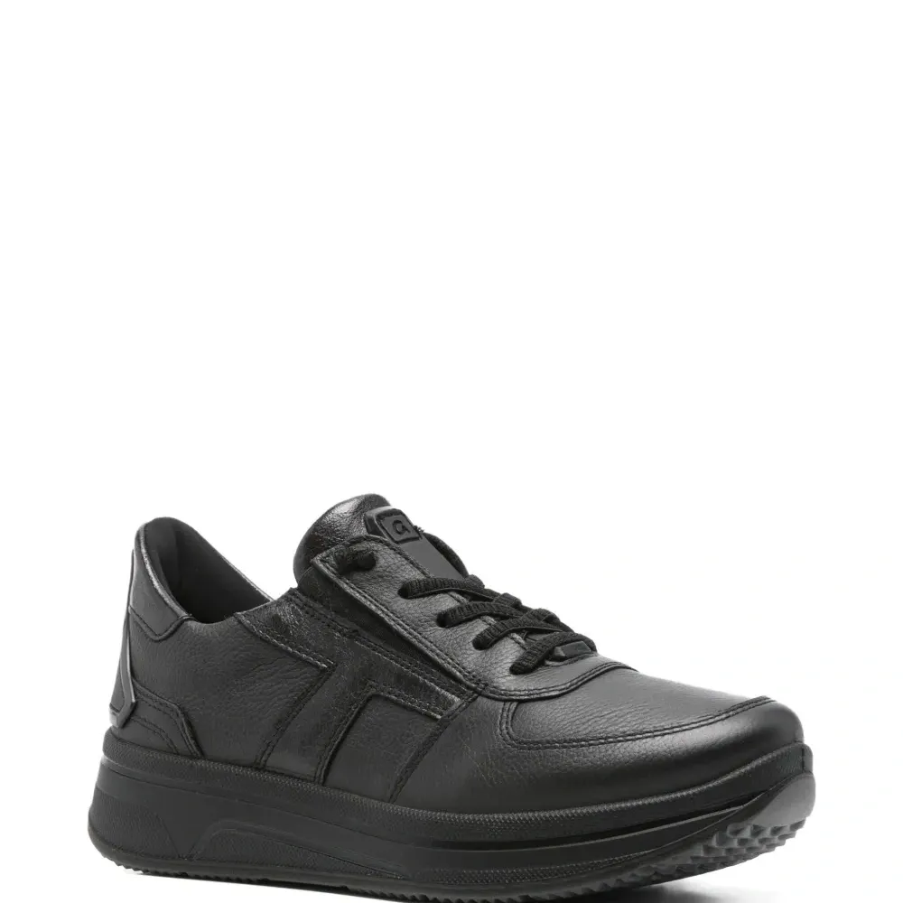 Кроссовки на шнуровке