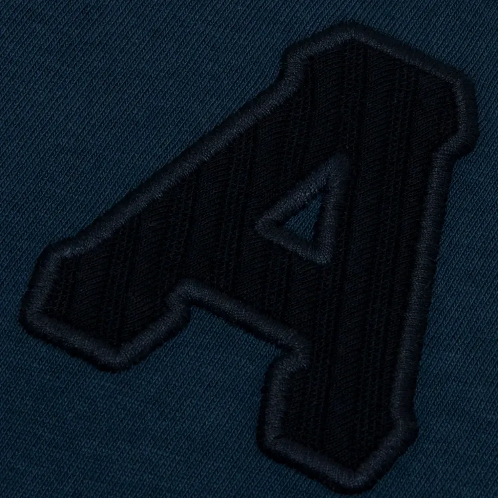 Футболка с вышитым логотипом