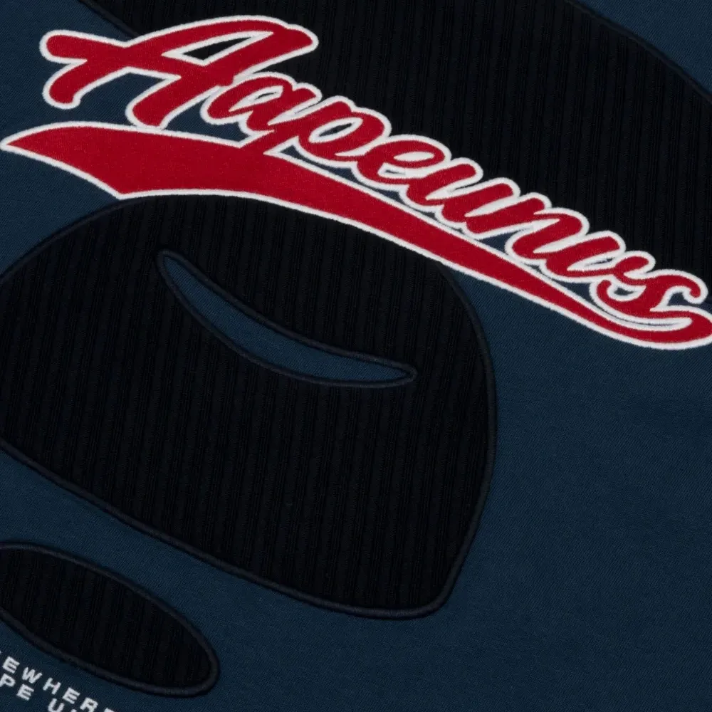 Футболка с вышитым логотипом