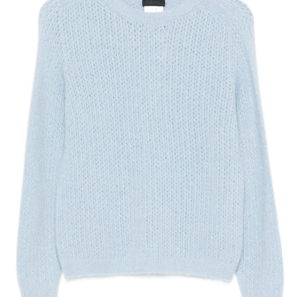 Свитер с круглым вырезом