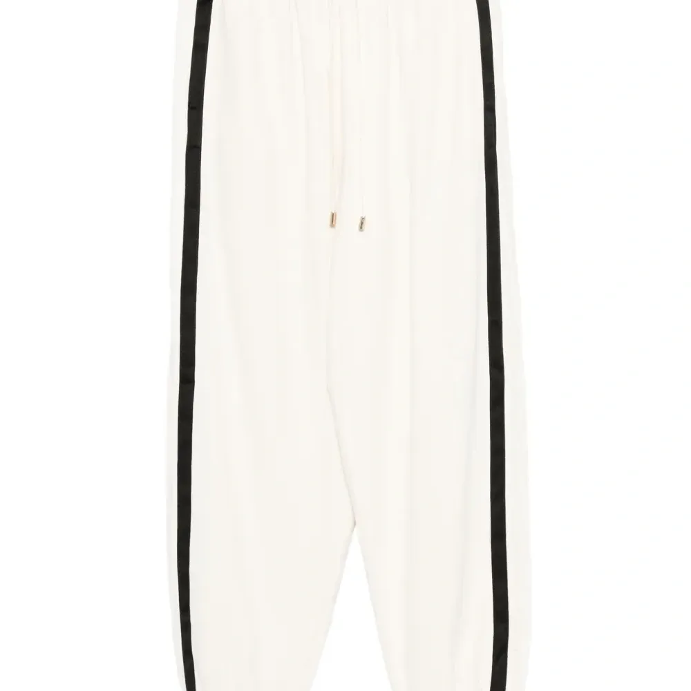 Брюки с лампасами