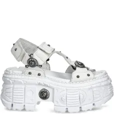 Босоножки на платформе с заклепками