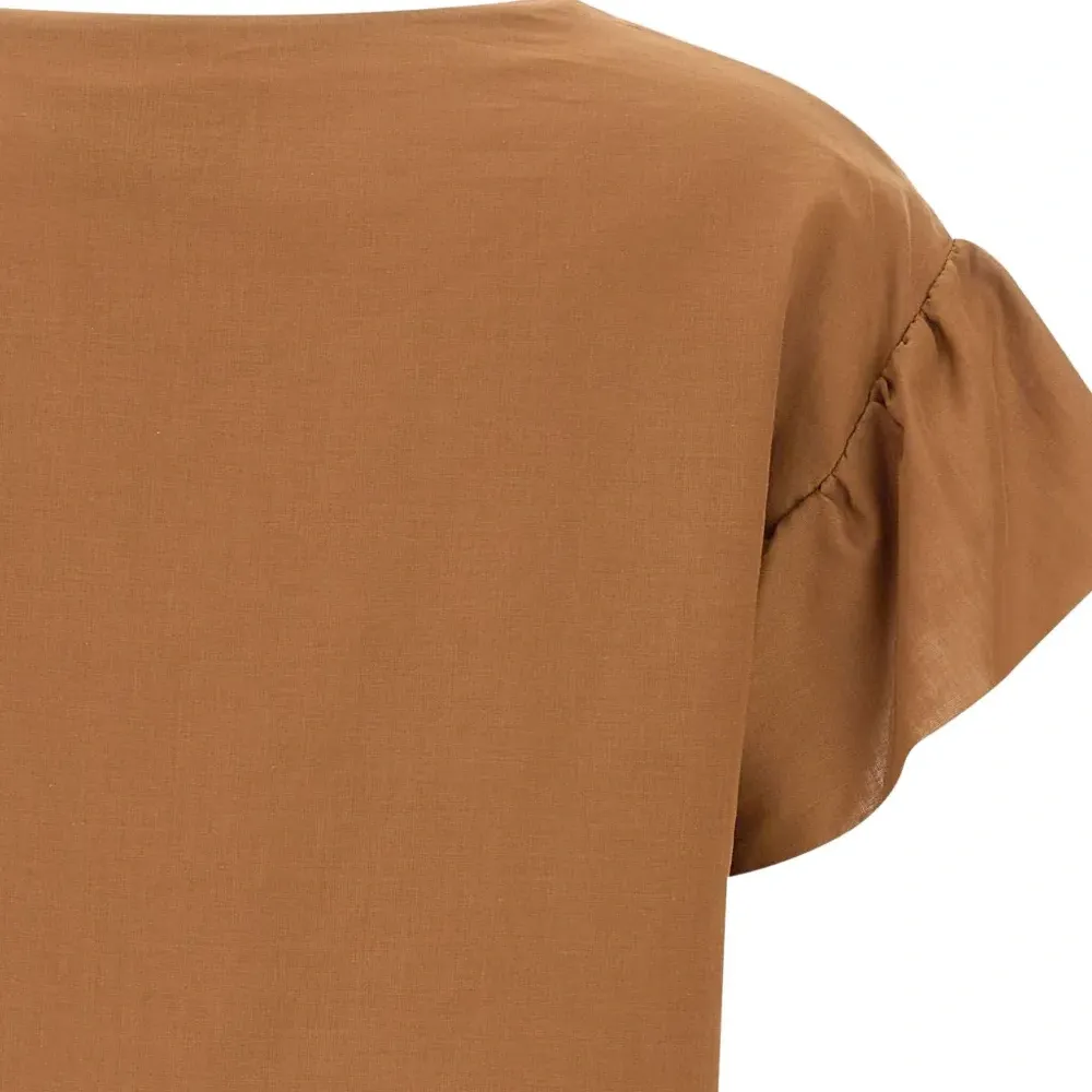 Блузка с V-образным вырезом и оборками