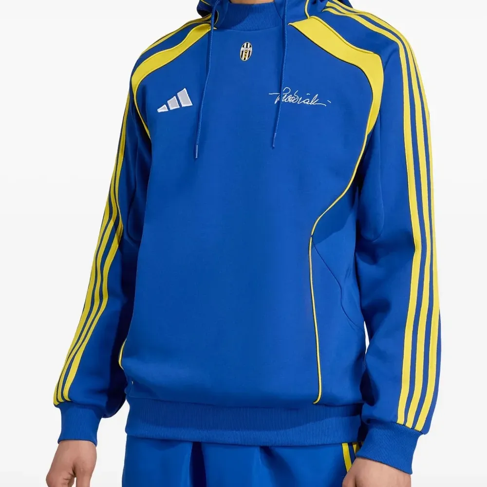 Толстовка с капюшоном и полосками