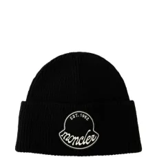 шапка бини с нашивкой-логотипом