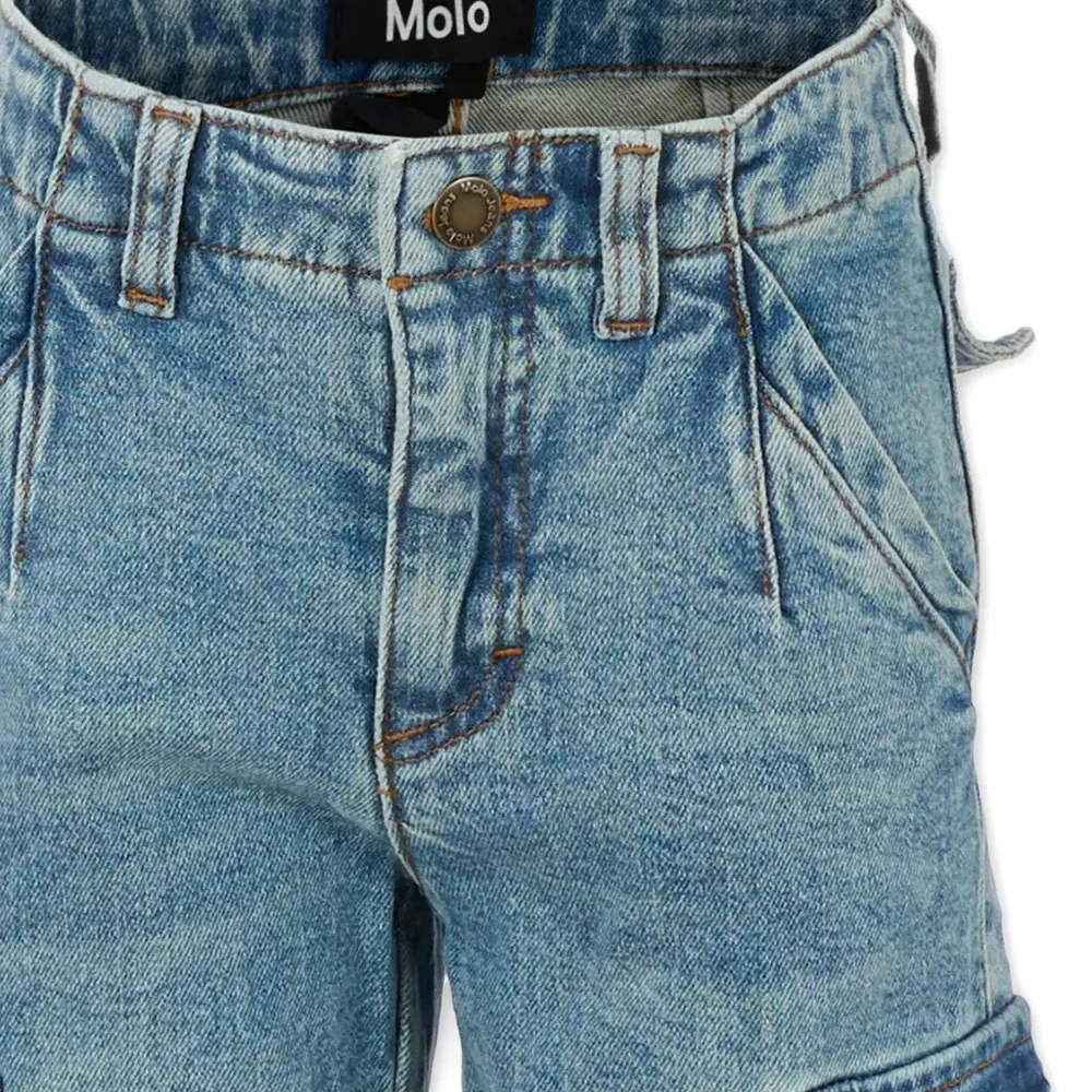 Джинсы с карманами карго