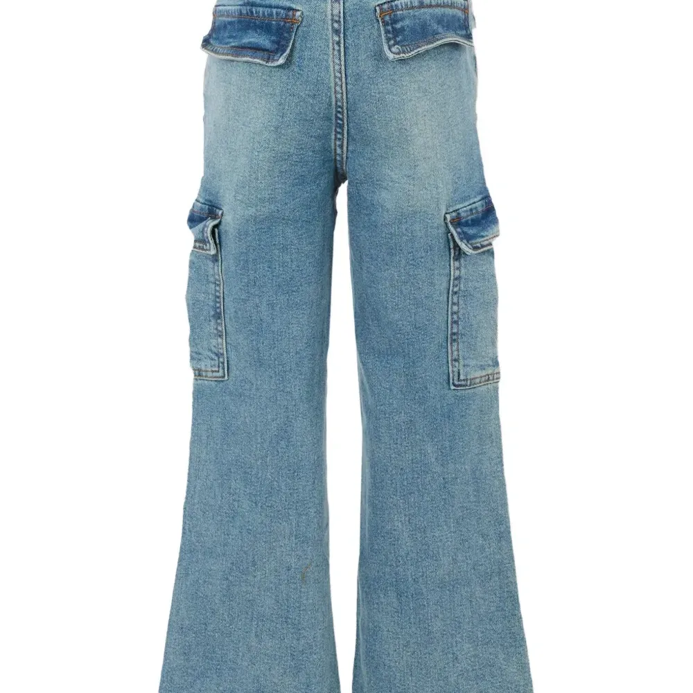 Джинсы с карманами карго