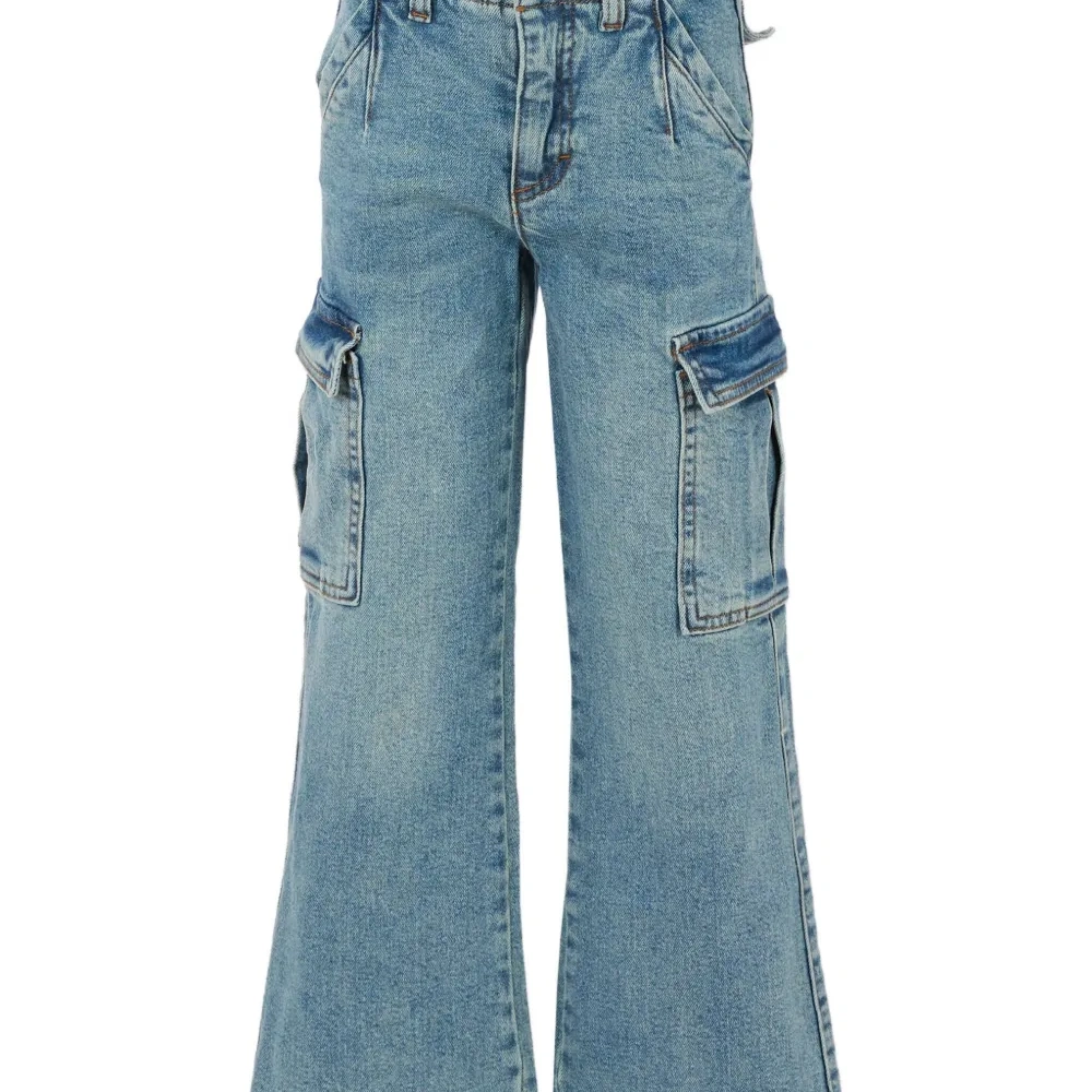 Джинсы с карманами карго