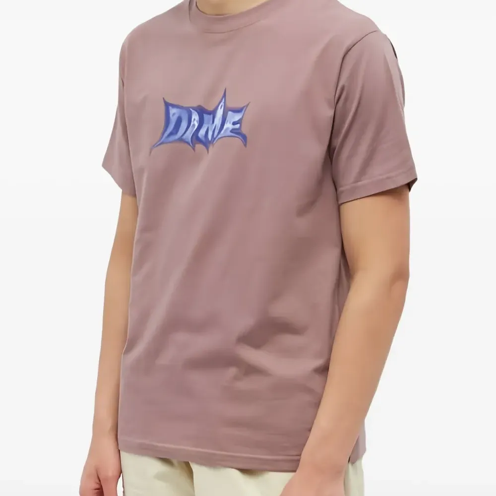 Футболка с призрачным шрифтом