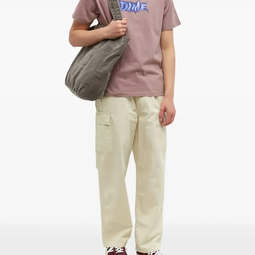 Футболка с призрачным шрифтом