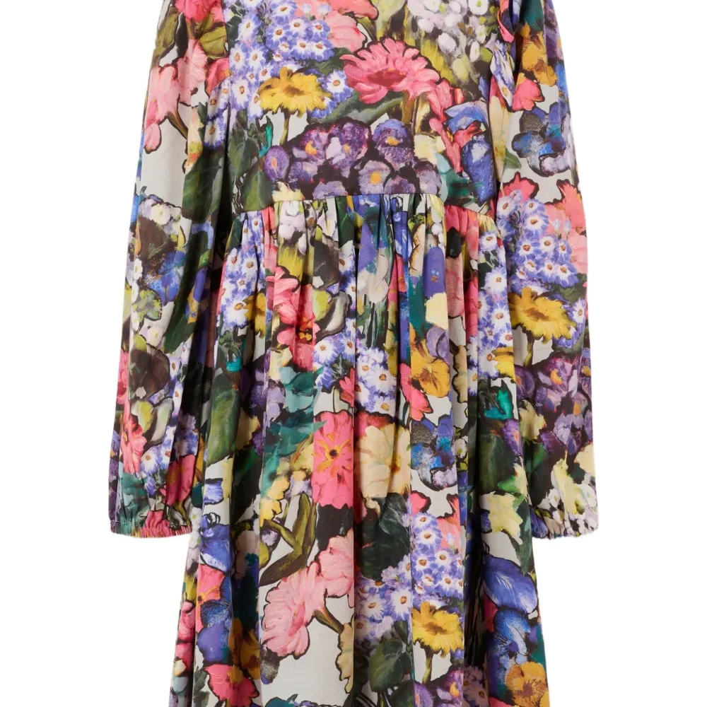 платье с длинными рукавами и цветочным принтом