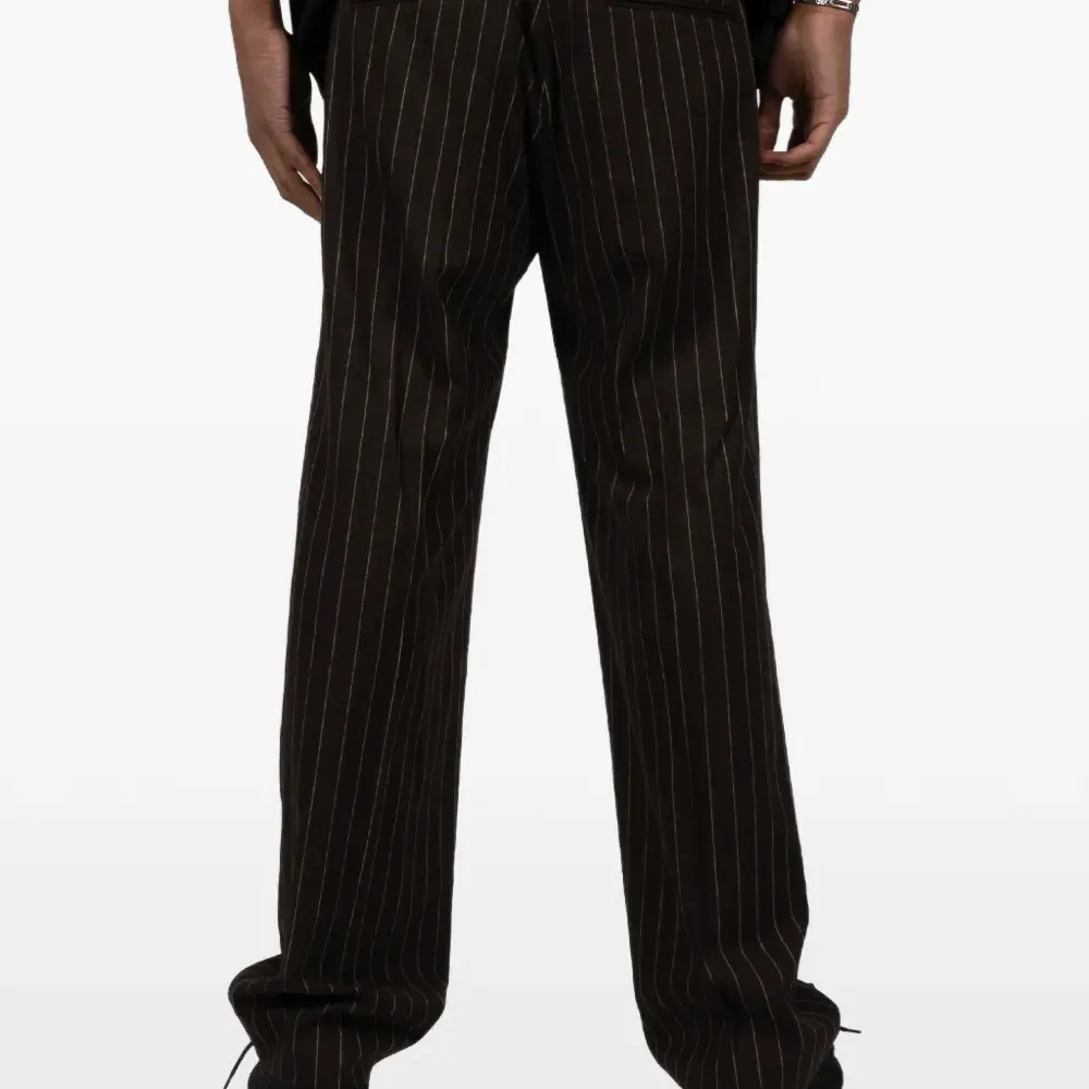 Брюки в тонкую полоску Брюки в тонкую полоску