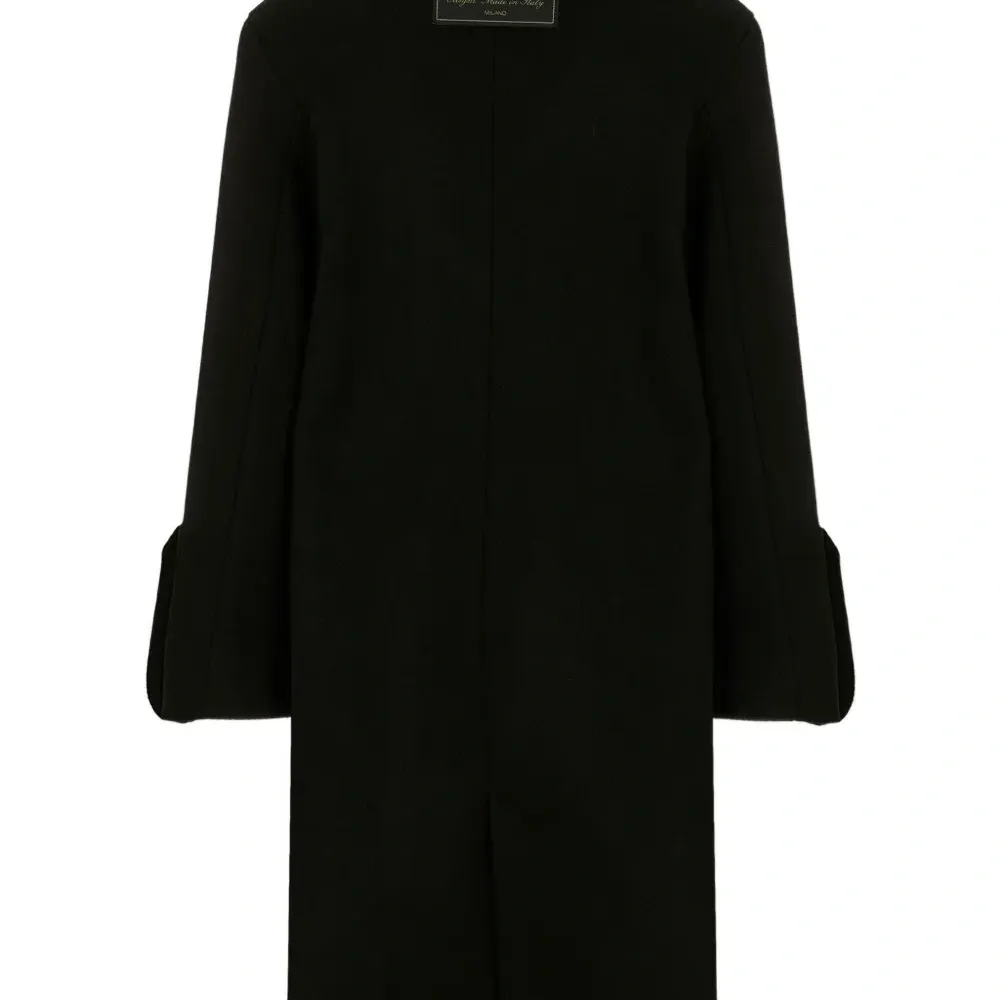 Пальто с расклешенными манжетами Пальто с расклешенными манжетами