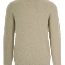 Свитер с круглым вырезом