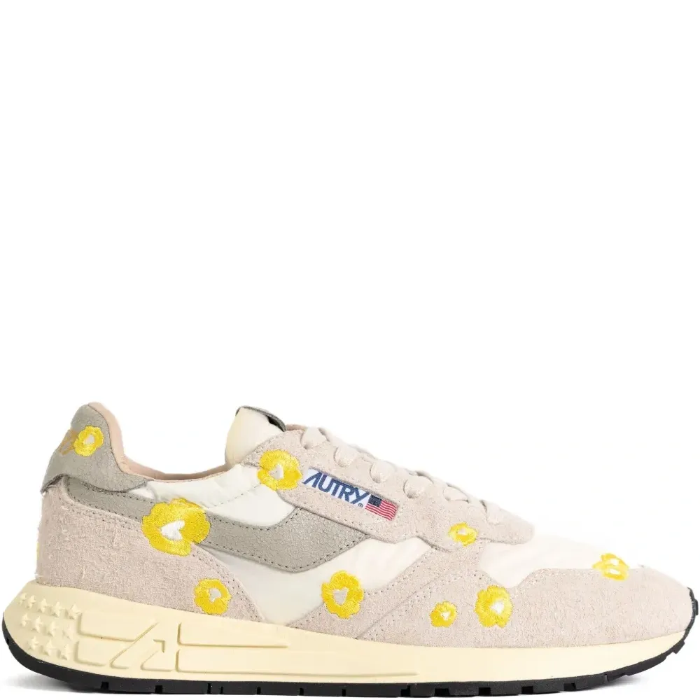 Кеды с цветочной вышивкой