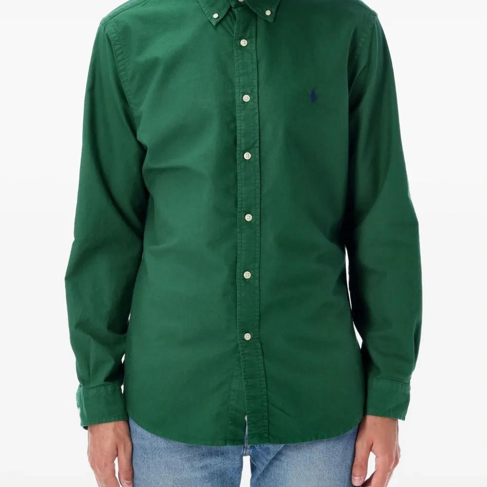 рубашка с вышитым логотипом