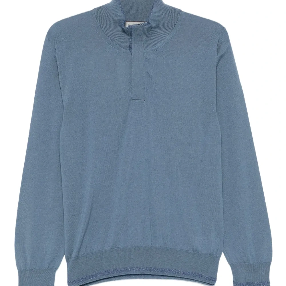 Свитер с высоким воротником