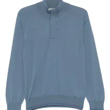 Свитер с высоким воротником