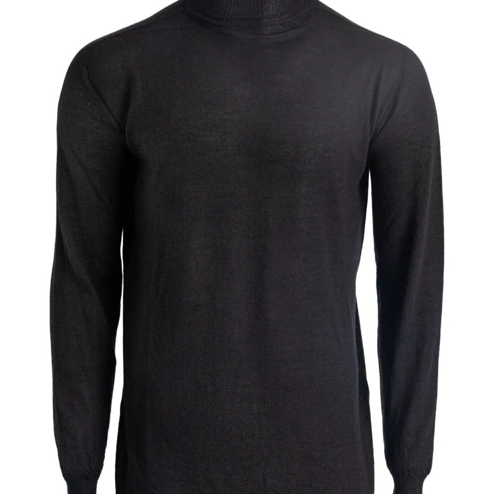 Свитер с высоким воротником