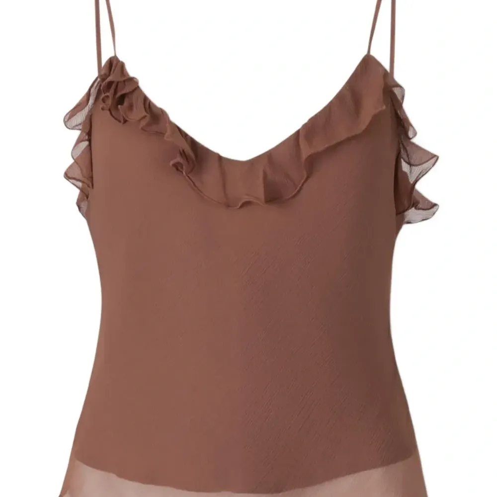 блузка на тонких бретелях