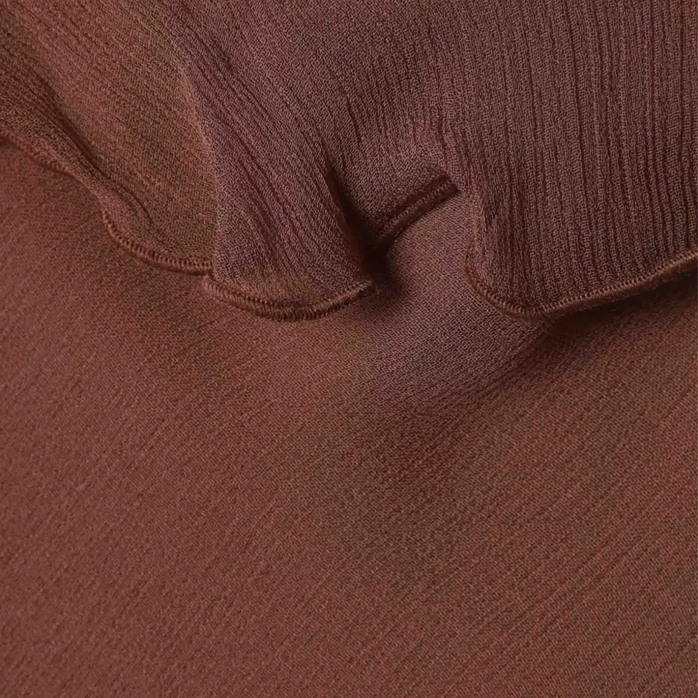 блузка на тонких бретелях