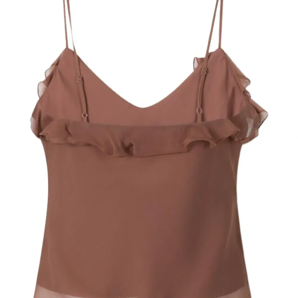 блузка на тонких бретелях