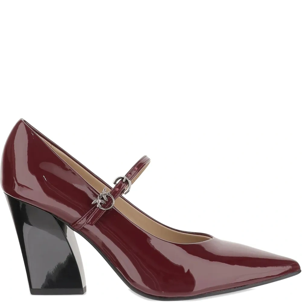 Туфли с ремешком на щиколотке