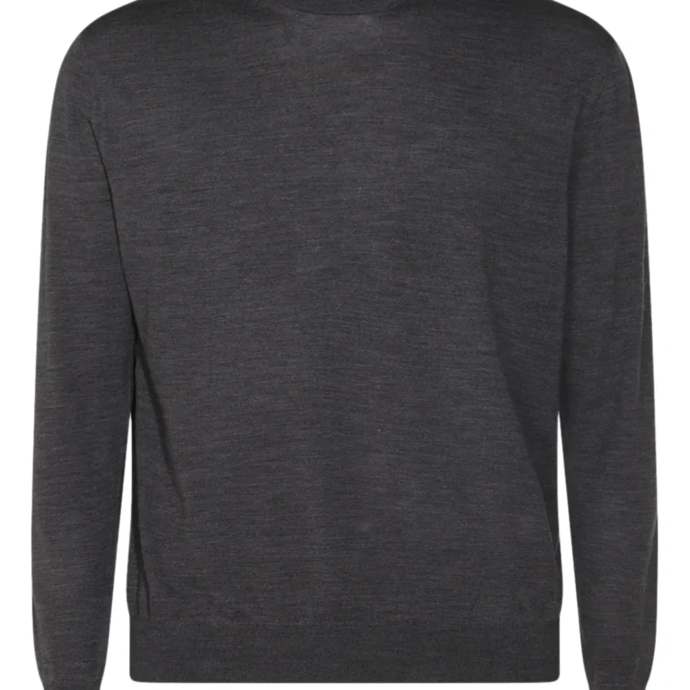 шерстяной свитер с круглым вырезом