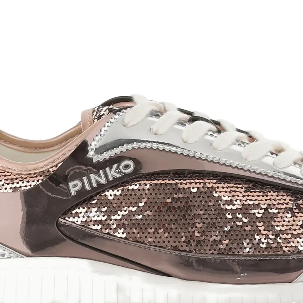 Кроссовки с пайетками