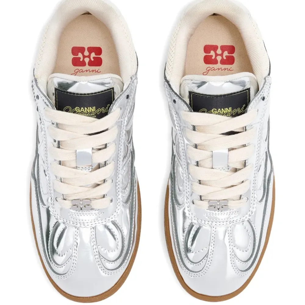 Кроссовки со вставками