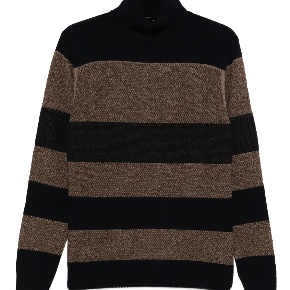 Шерстяной свитер в полоску с высоким воротником