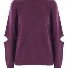 Свитер с высоким воротником и вырезами Свитер с высоким воротником и вырезами