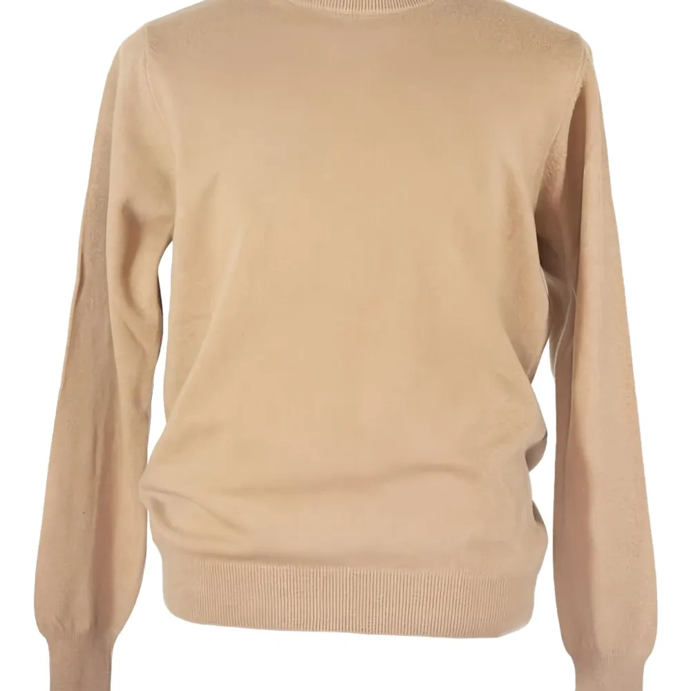 Свитер с круглым вырезом