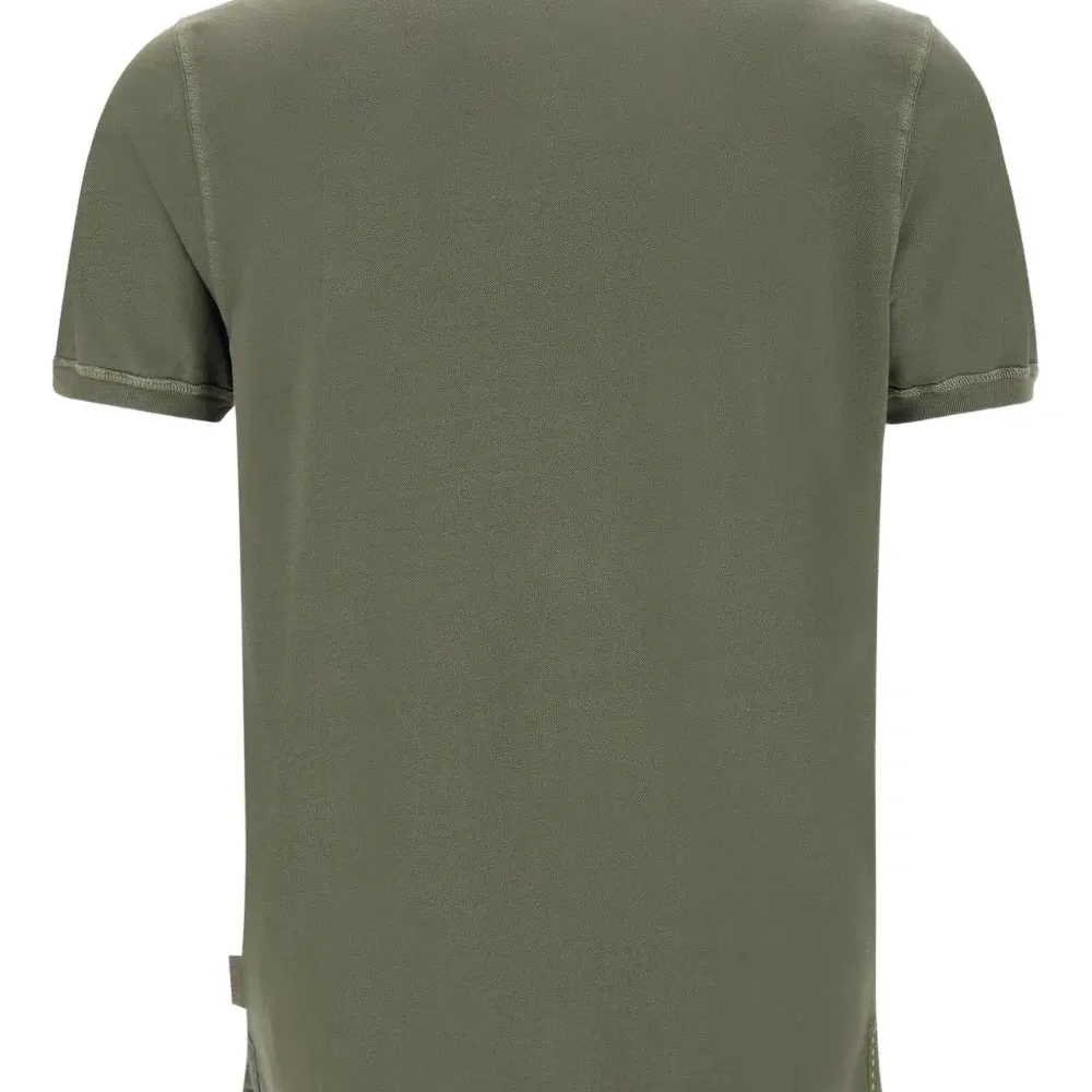 Футболка с круглым вырезом