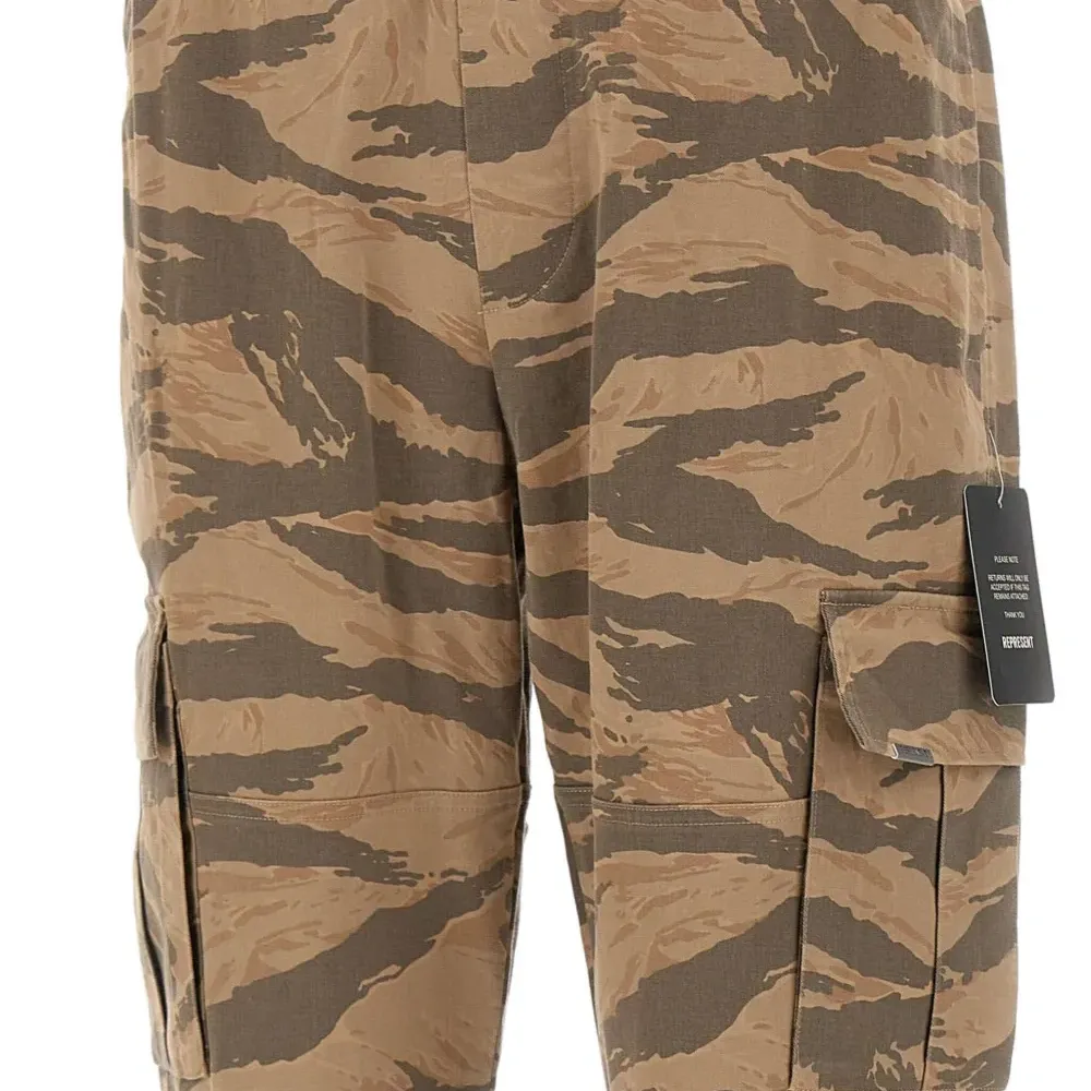 Брюки карго с камуфляжным принтом