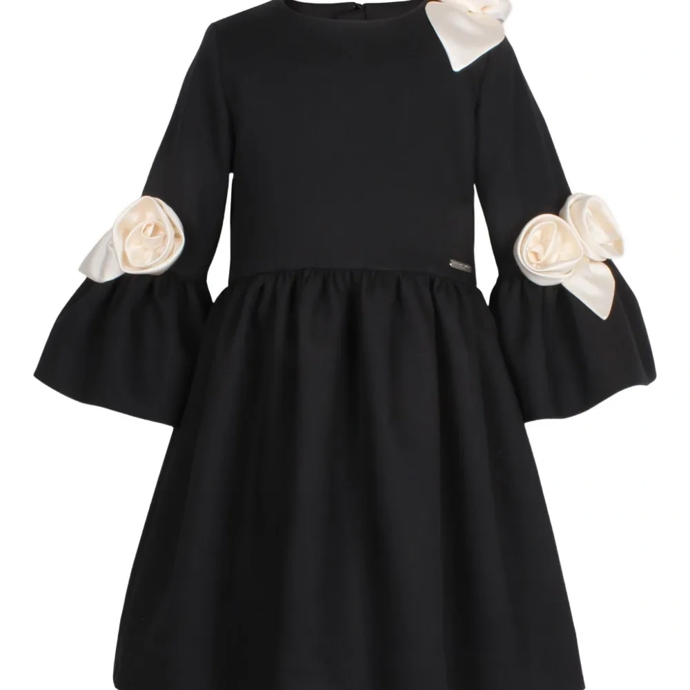 Платье с цветочной вышивкой