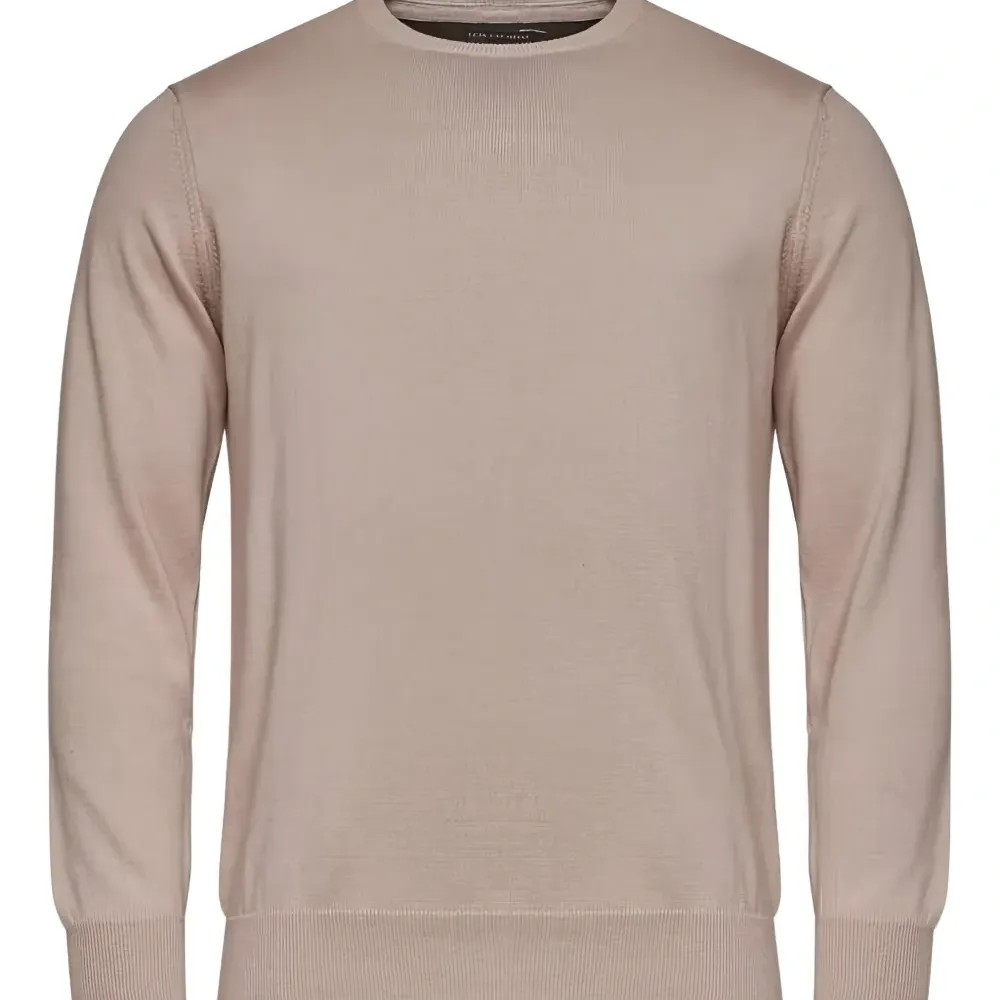 Свитер с круглым вырезом