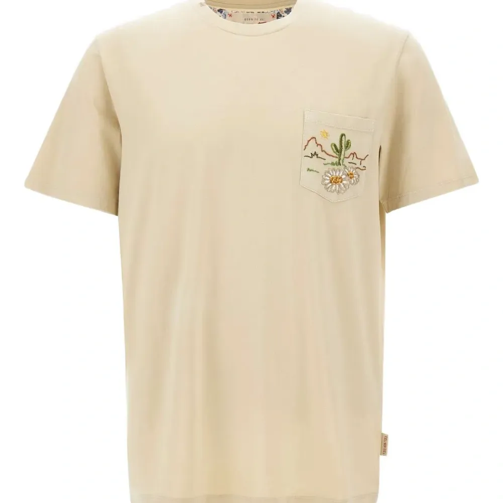 Футболка с вышивкой