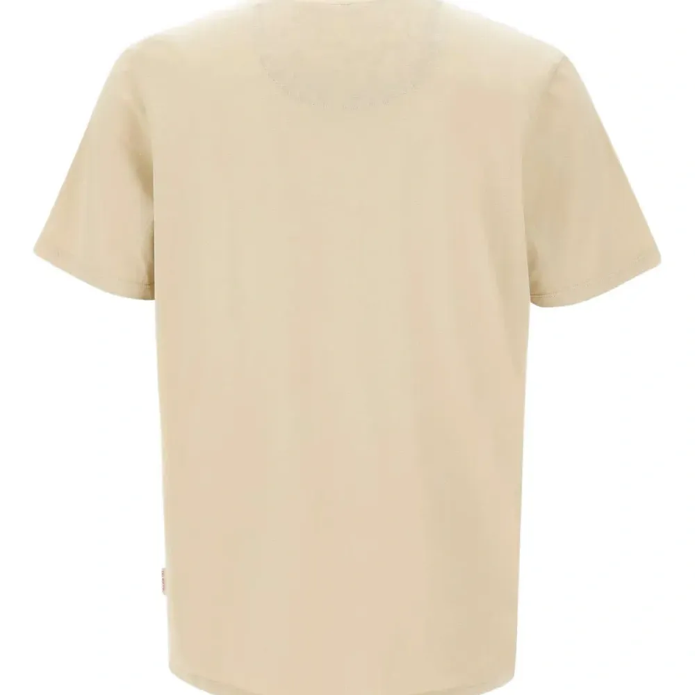 Футболка с вышивкой