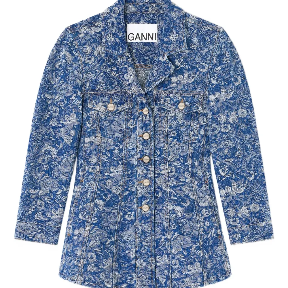 Джинсовая куртка с цветочным принтом