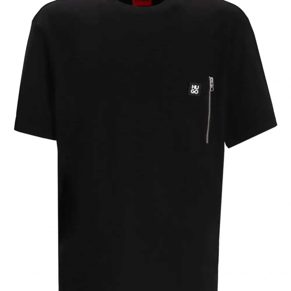 Футболка с нашивкой-логотипом